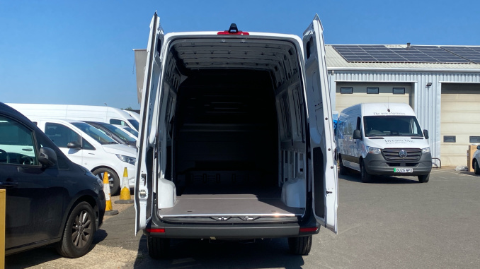 Mercedes-Benz Sprinter 315Cdi L2 Diesel Rwd 3.5t H2 Pro Van 9G-Tronic - Image 11